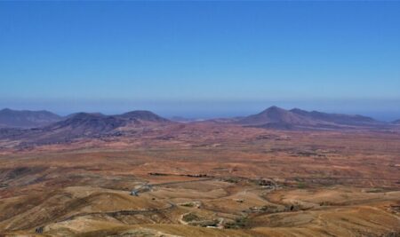 Nuestro equipo de ingeniería agronómica trabaja en un informe de valoración de terrenos en la isla de Fuerteventura